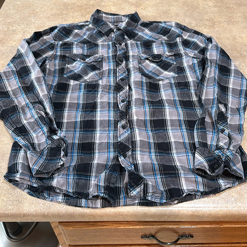 Men’s surplus button-down shirt, size large